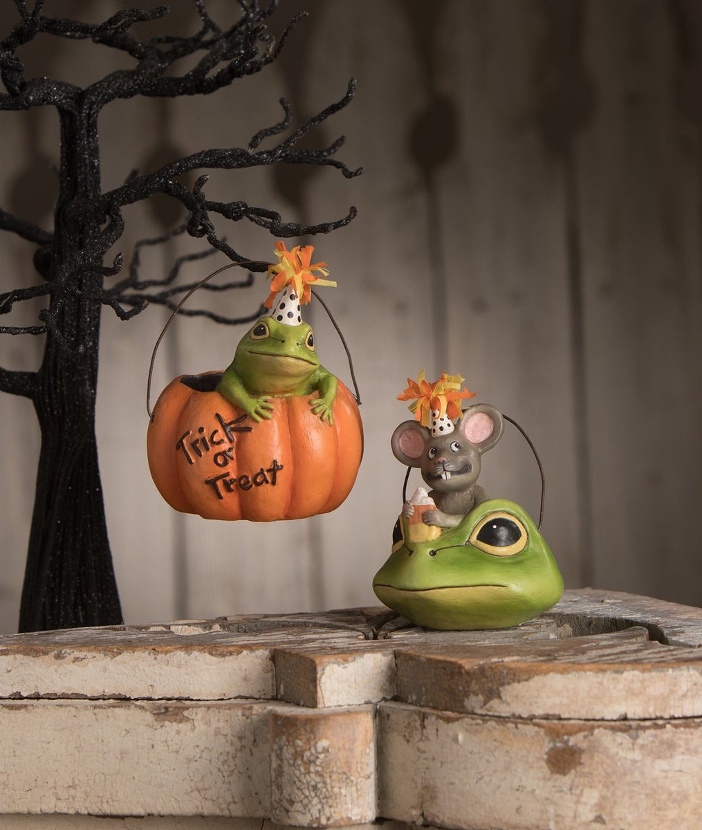 Party Frog in Pumpkin Ornament